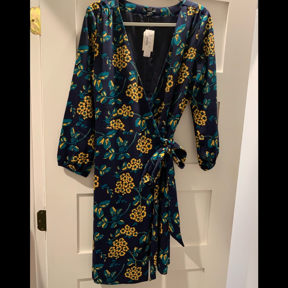Never been worn! Beautiful dress.